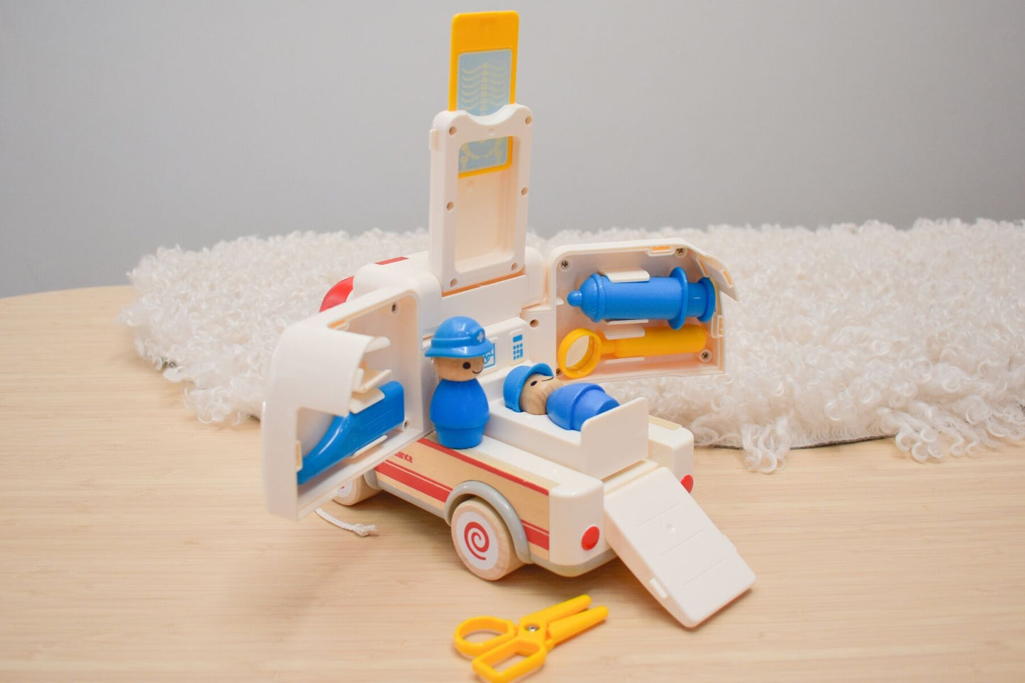 Wooden Ambulance & Accessories with Sound & Light