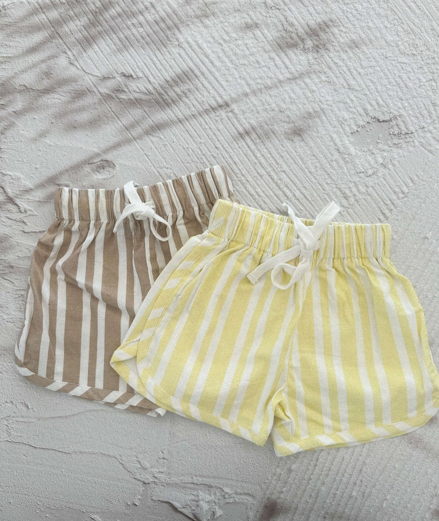 En. The Label Boys Short Yellow Stripe