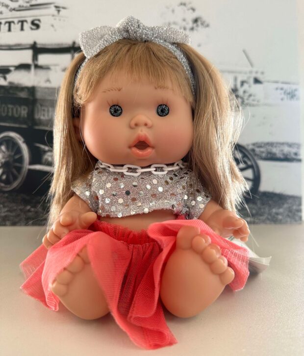 marina pau doll 19